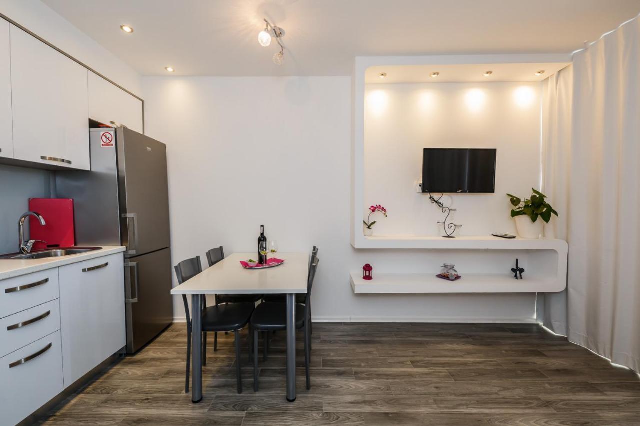 Lovely Apartments Каштела Экстерьер фото